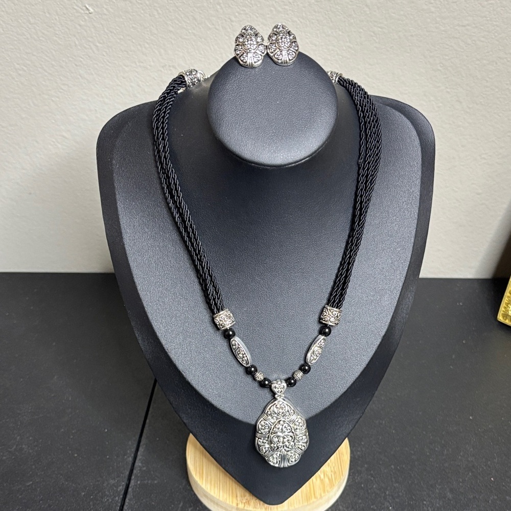 Sophisticated Black Silver Necklace & Earrings Set